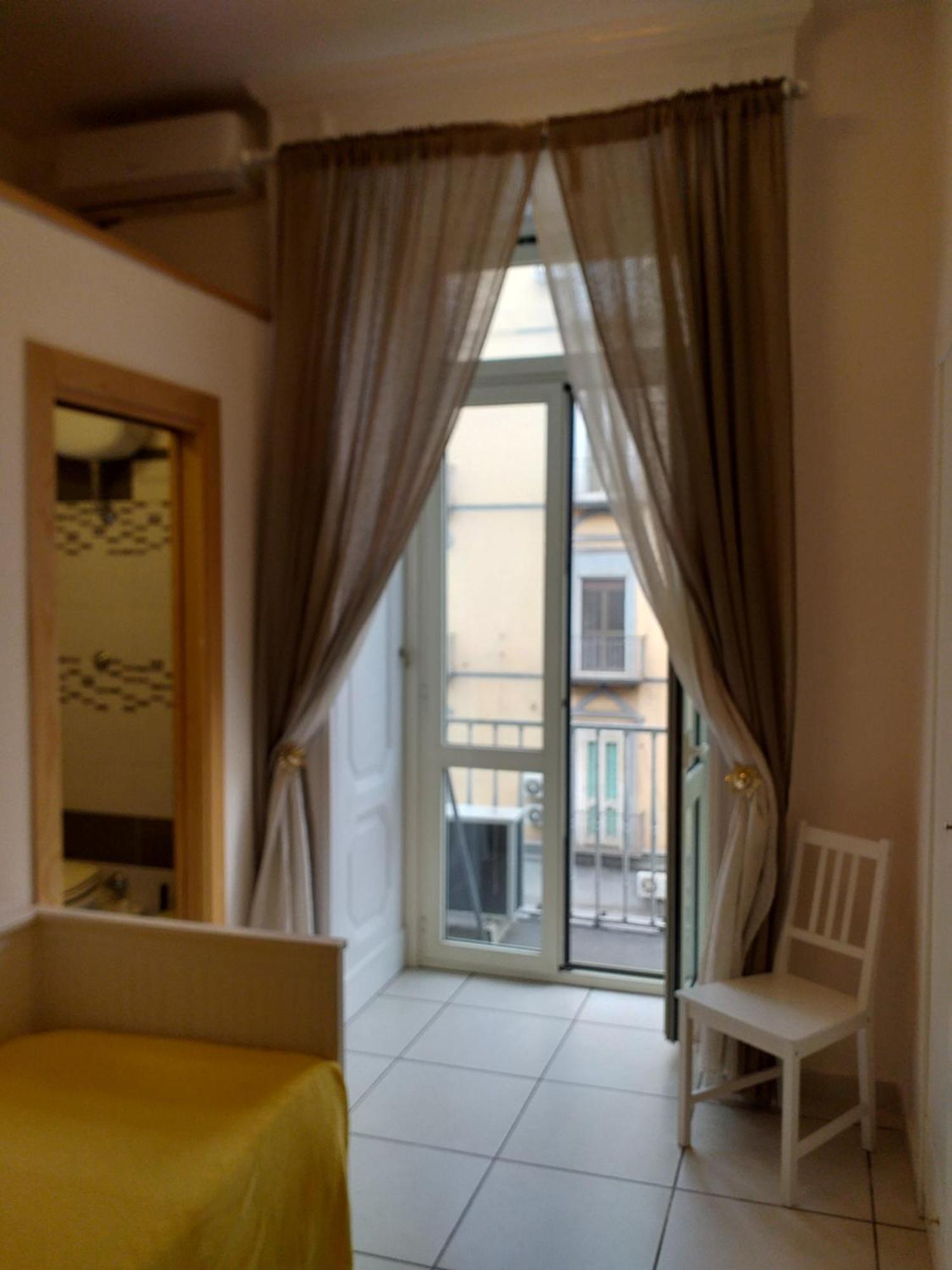 Bed and Breakfast Beb Pantarei Neapel Zimmer foto